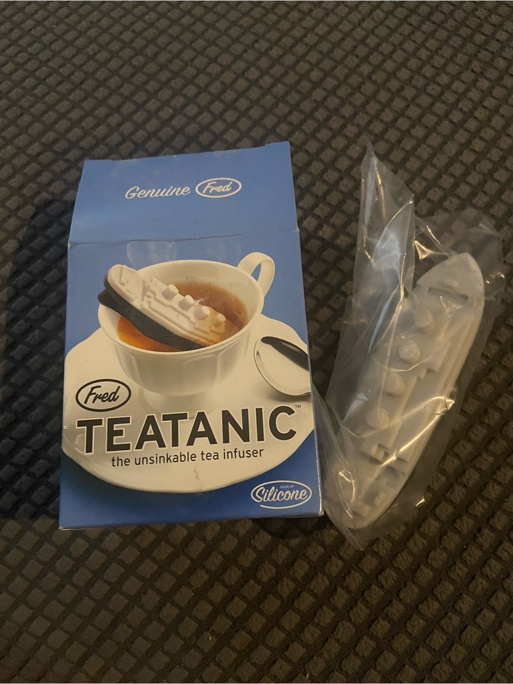 Fred TEATANIC Silicone Tea Infuser - White and Black